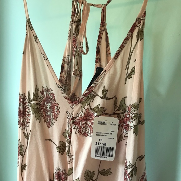 NWT Gorgeous midi handkerchief dress - Picture 8 of 8